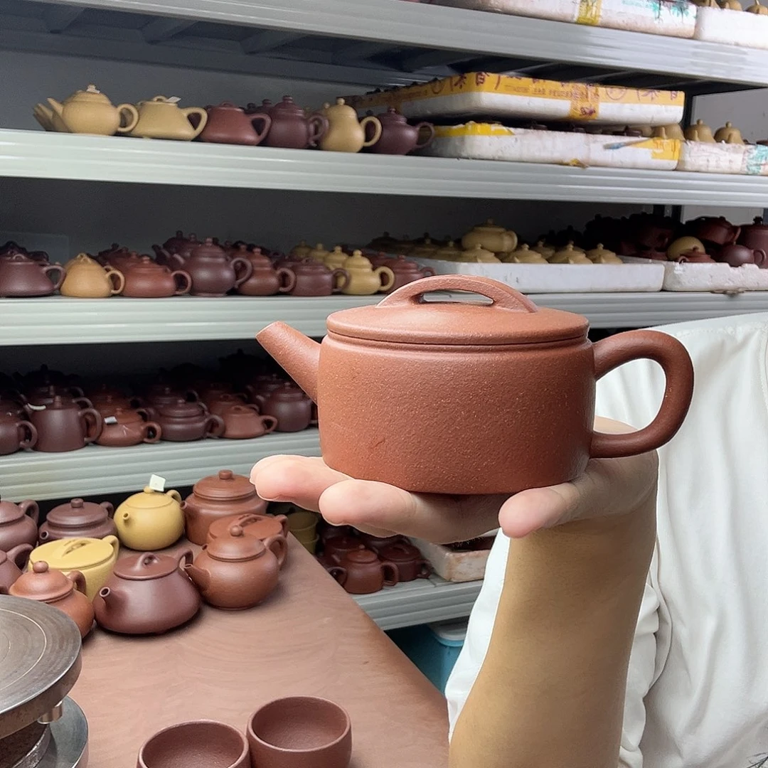 h***i茶壶紫砂壶和杯子