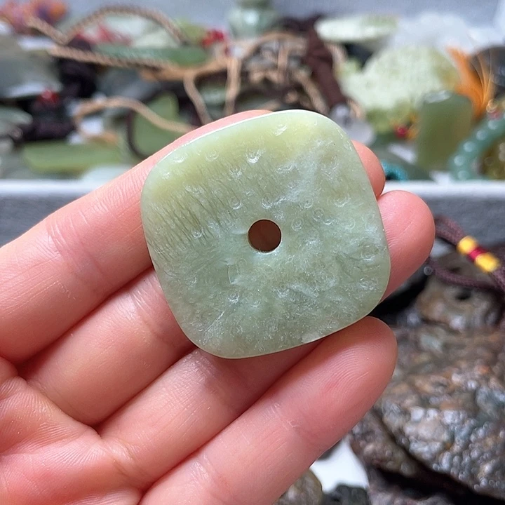 未镶嵌蛇纹石玉吊坠(不含链)
