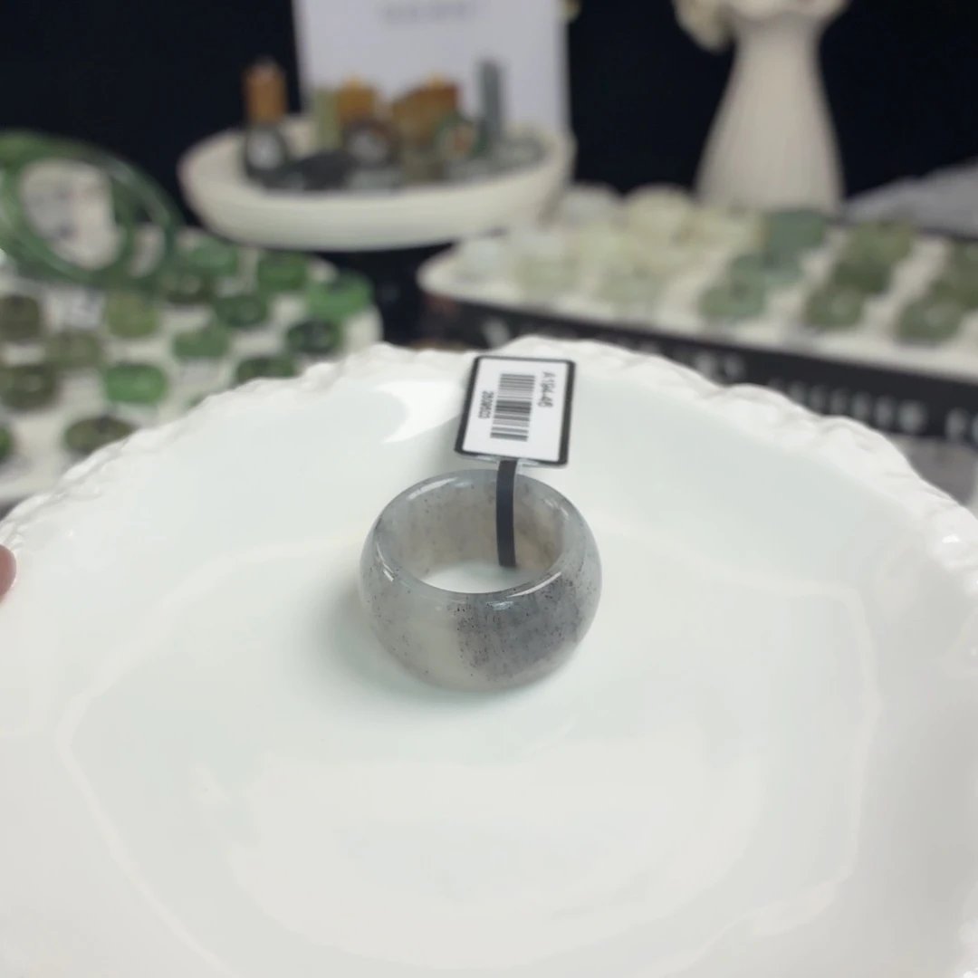 和田玉（糖玉）未镶嵌戒指Ｑ138点墨轮胎17.2不退换