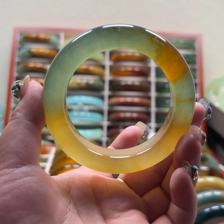 岫玉未镶嵌手镯大*