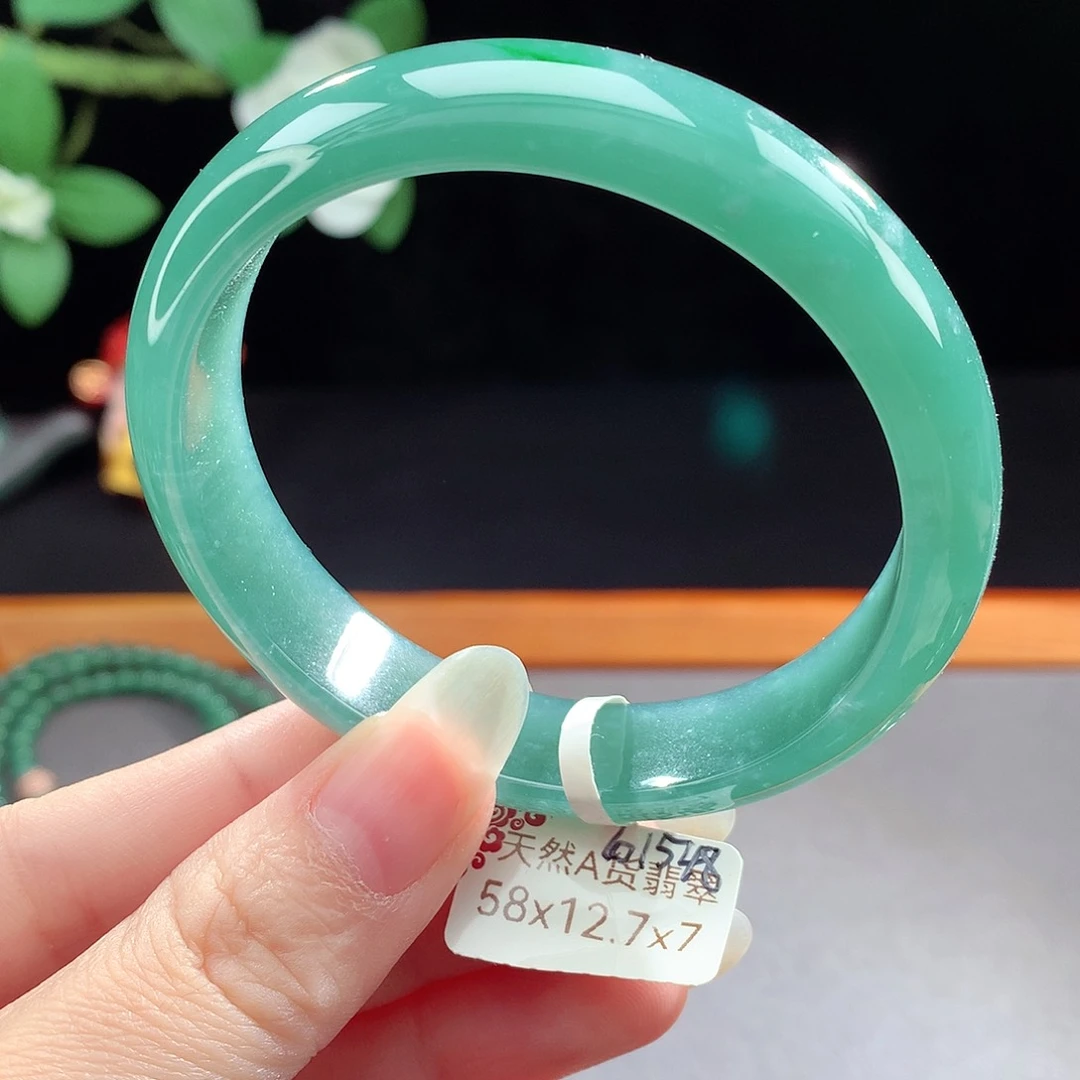未镶嵌手镯（圆镯）翡翠