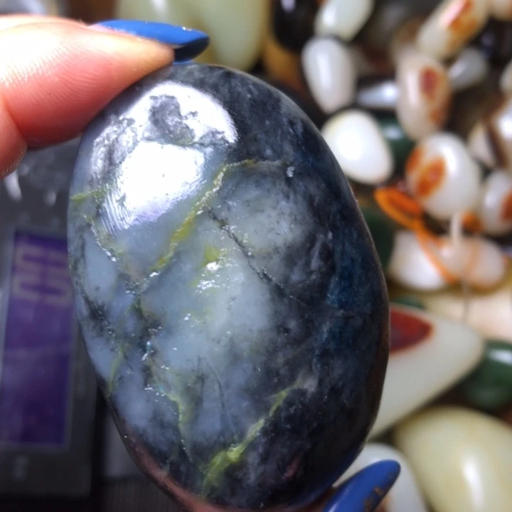 和田玉（翠青玉）未镶嵌珠宝奇石