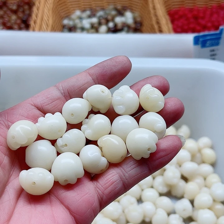 白玉菩提吊坠瑕疵16猫爪16颗