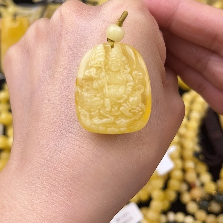 琥珀未镶嵌颈饰琥珀