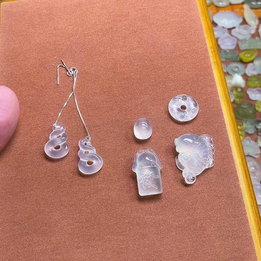 5***6蛇纹石玉未镶嵌吊坠