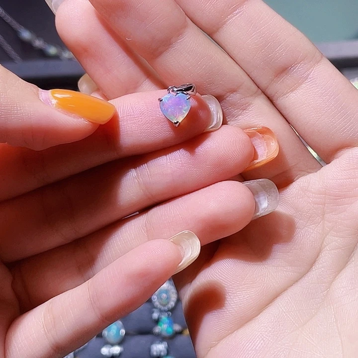 银S925镶嵌欧泊吊坠）
