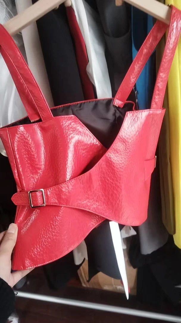 红色皮吊带儿童潮服走秀潮服