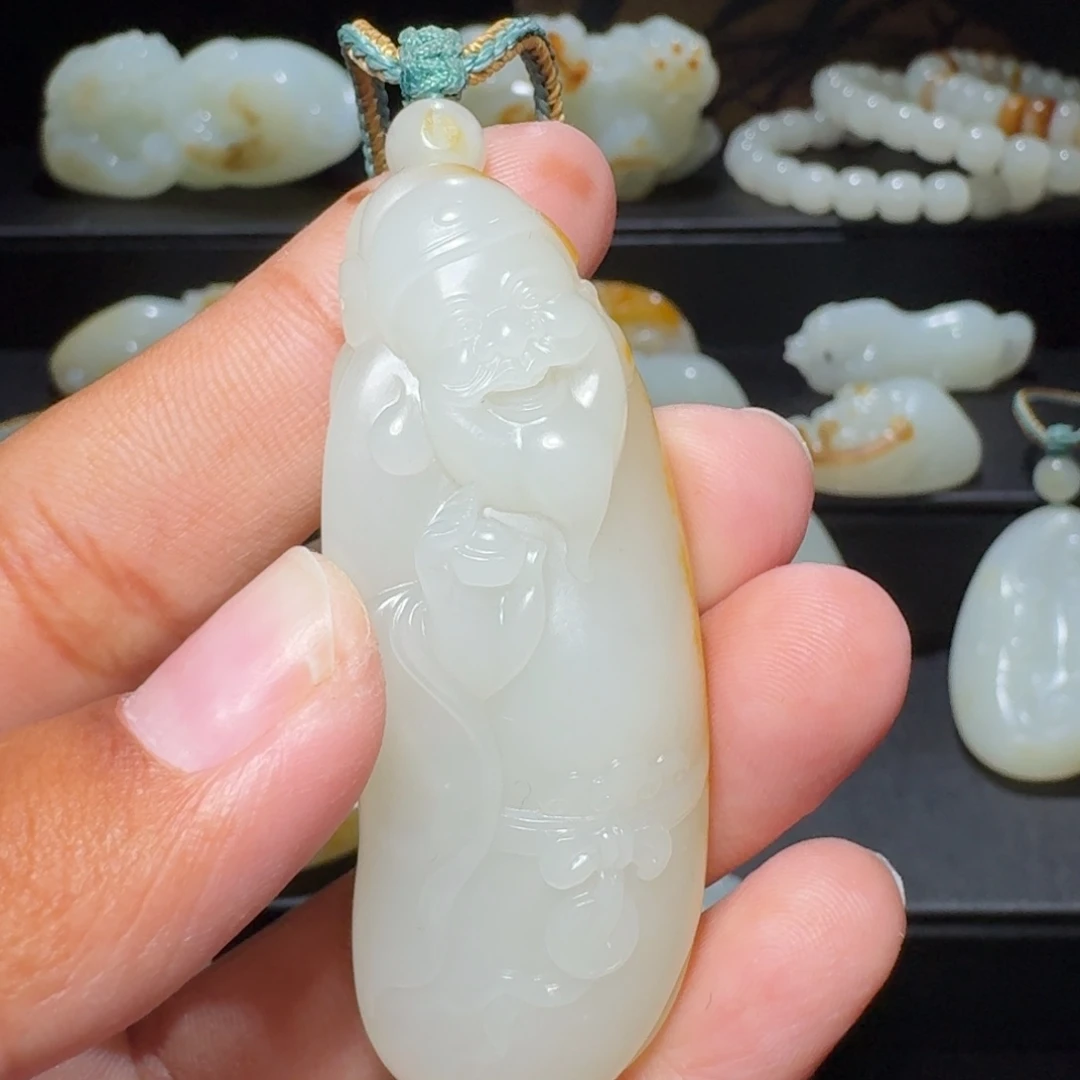 爱***鱼和田玉未镶嵌颈饰