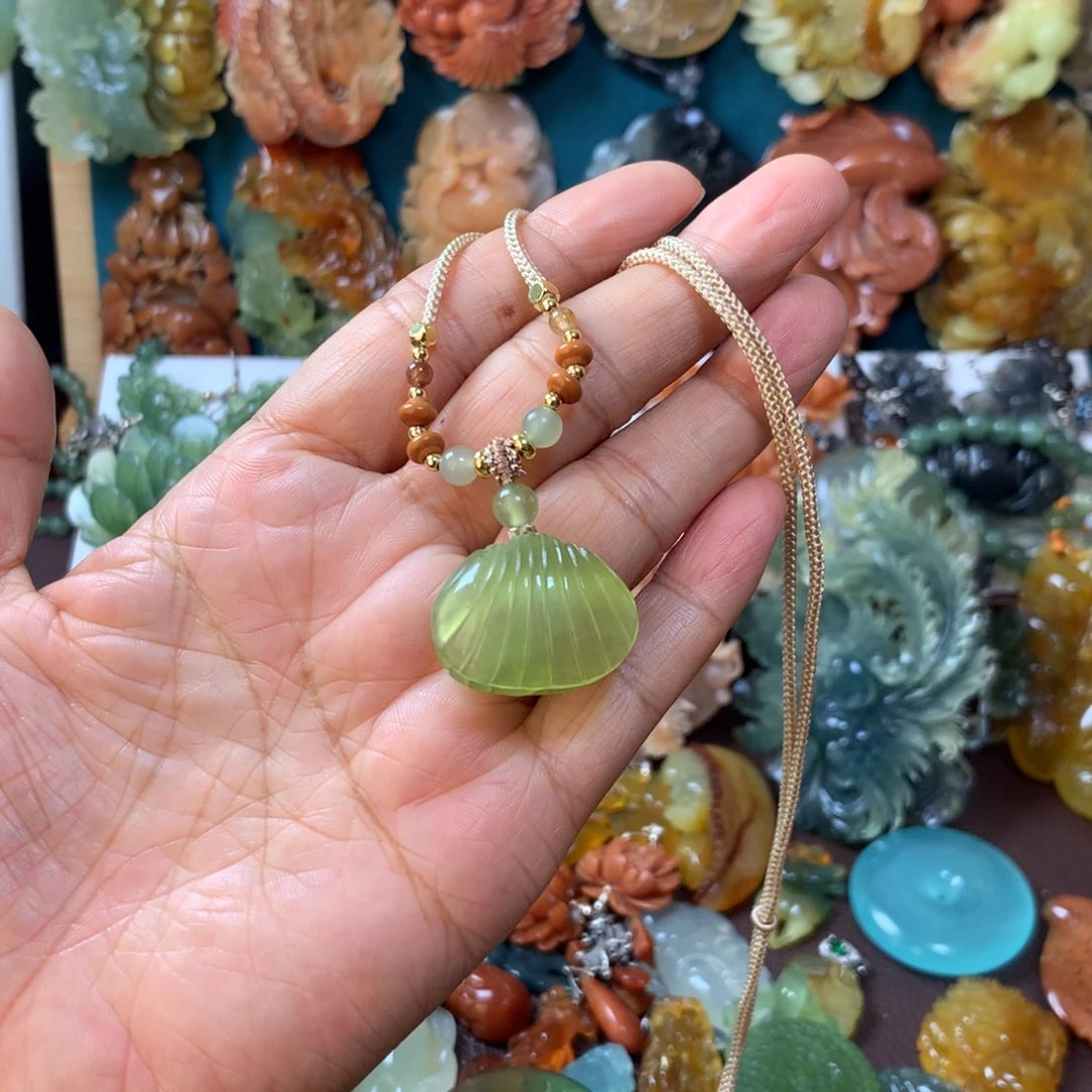 蛇纹石玉未镶嵌挂坠