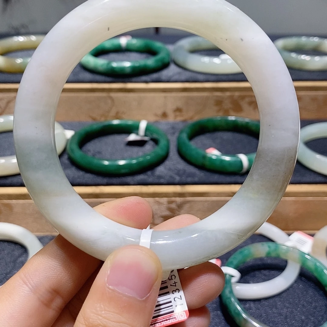 独山玉未镶嵌手镯