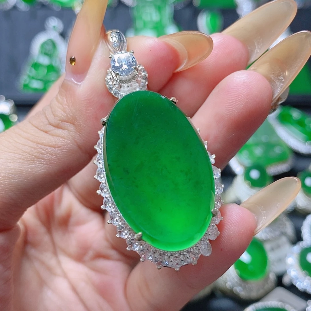 颈饰未镶嵌翡翠