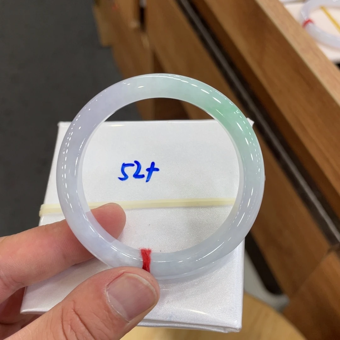 翡翠手镯未镶嵌翡翠