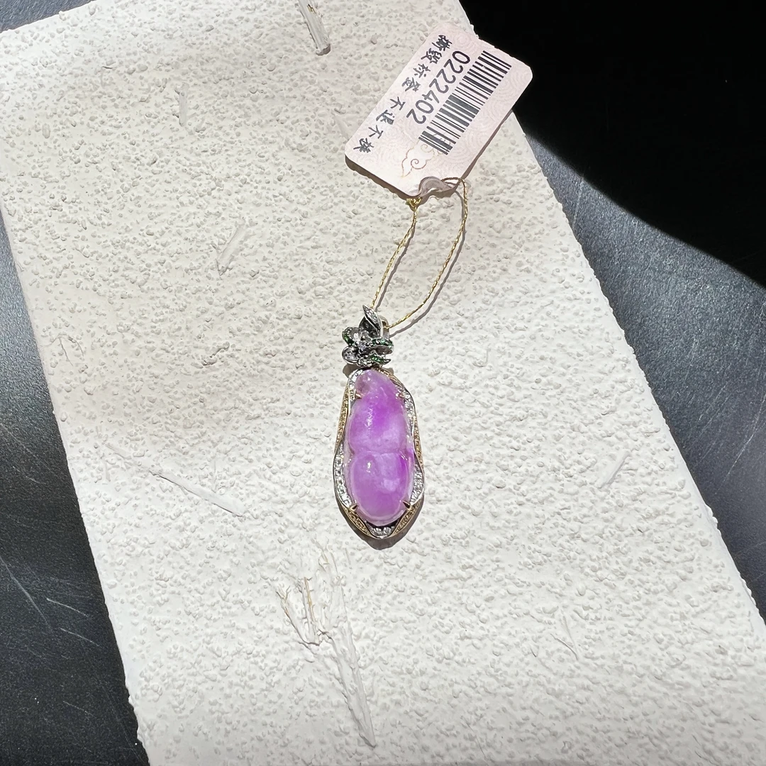 【推荐】18k金镶嵌樱花舒俱来吊坠/S0222402