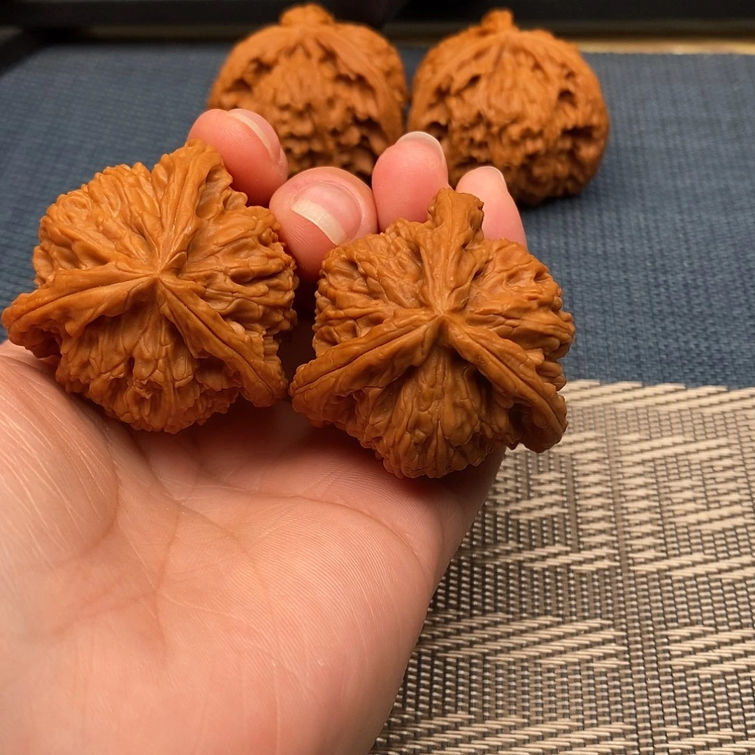 @***权文玩核桃吊坠三棱