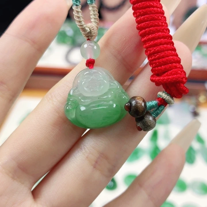 石英质玉（非洲翠）未镶嵌颈饰