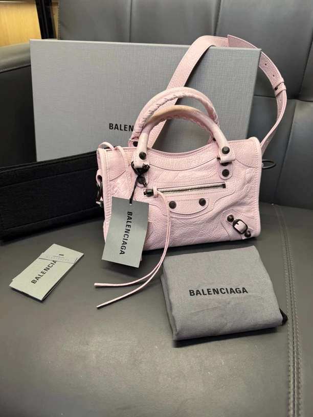 99新 Balenciaga/巴黎世家 巴黎世家25年新款超美粉色机车包