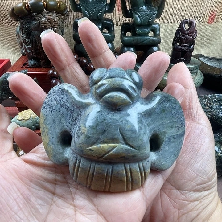 未镶嵌岫岩河磨玉（透闪石质玉）把件