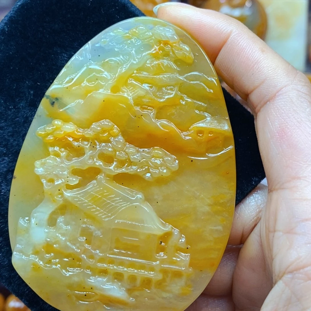 未镶嵌石英质玉（黄龙玉）颈饰