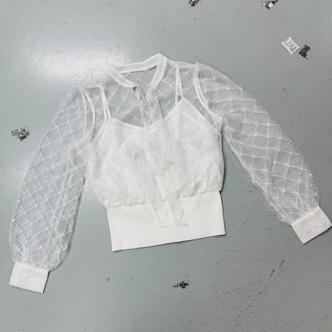 8942白色重工钉珠系带镂空网纱假两件长袖上衣