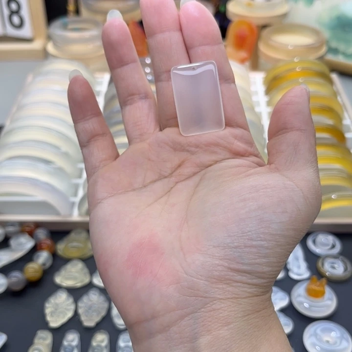 玛瑙/玉髓颈饰未镶嵌?*