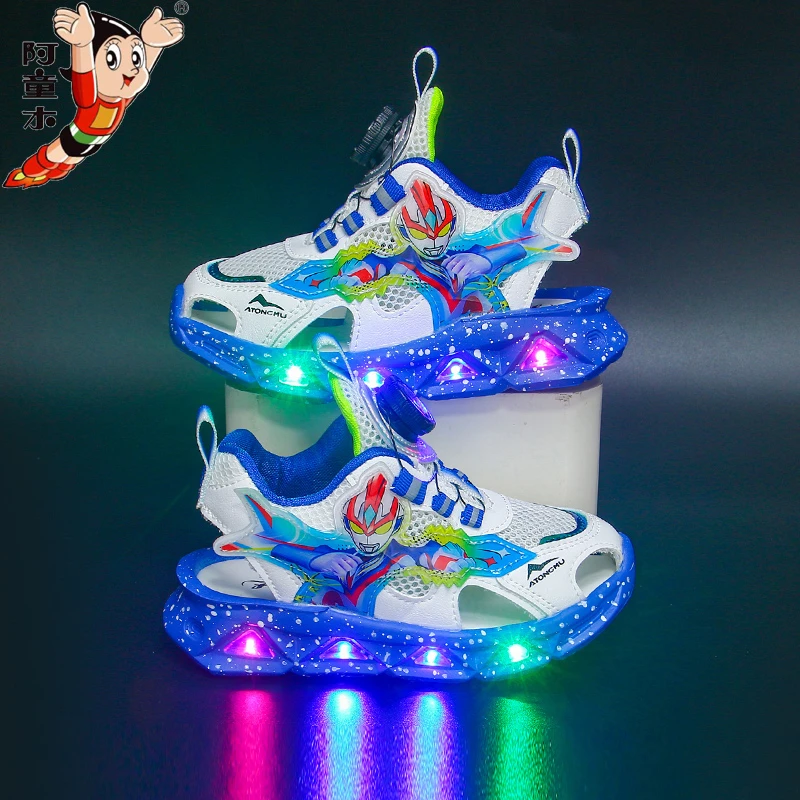 atongmu/阿童木带灯2025夏季新款包头鞋男孩图腾沙滩儿童运动凉鞋