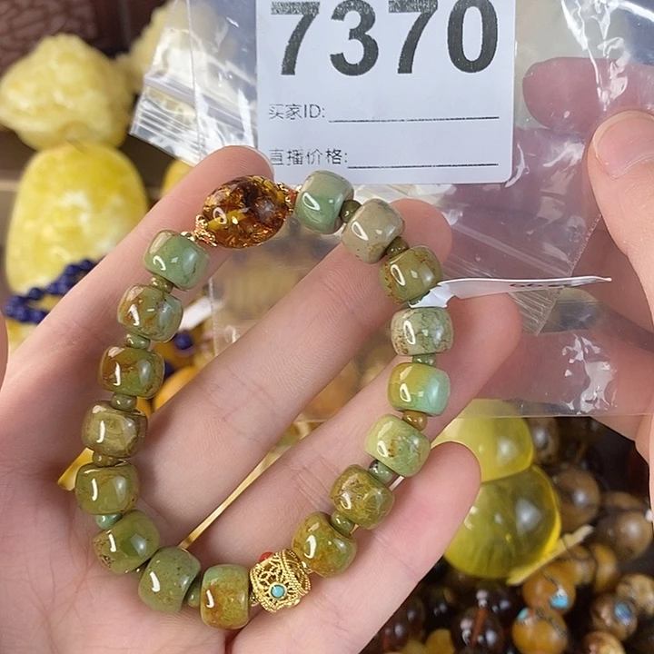 蜜蜡未镶嵌珠宝奇石