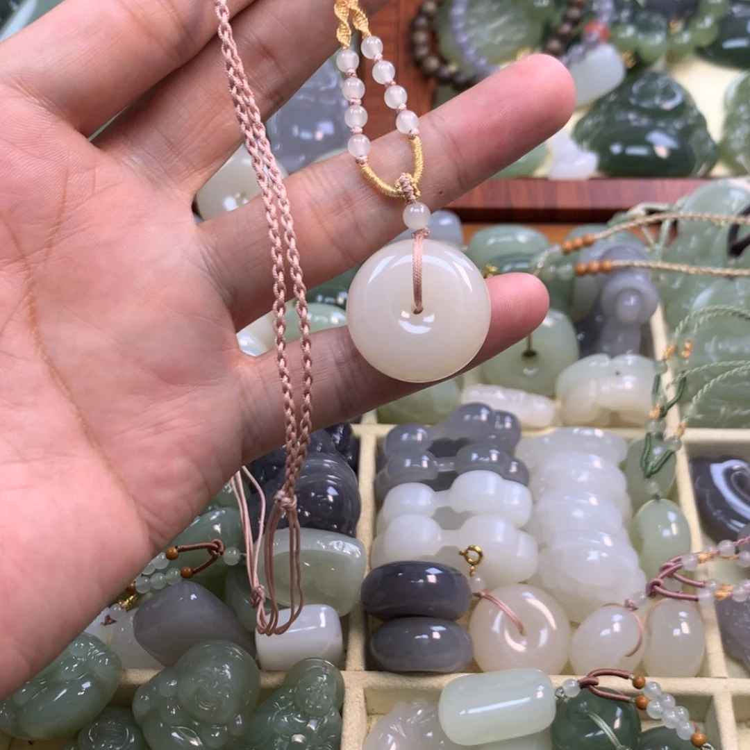 【闪购商品】颈饰未镶嵌和田玉