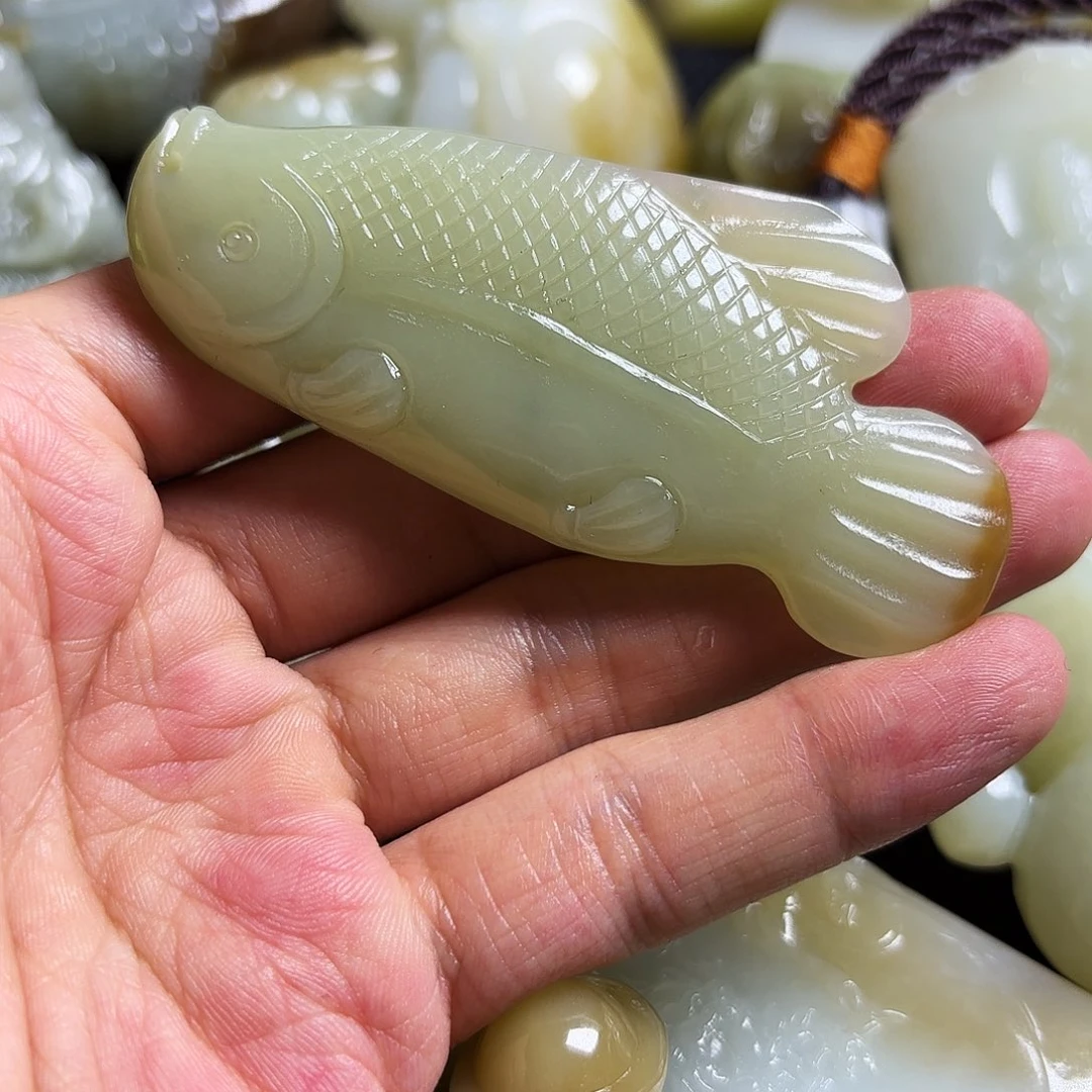 淮***山吊坠(不含链)未镶嵌和田玉