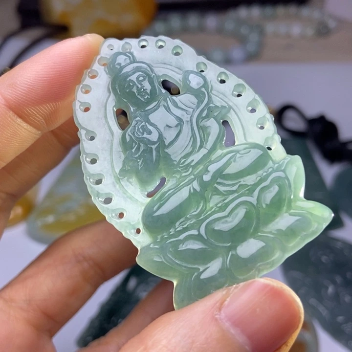 翡翠颈饰未镶嵌翡翠