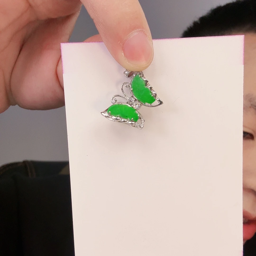 翡翠颈饰未镶嵌一件