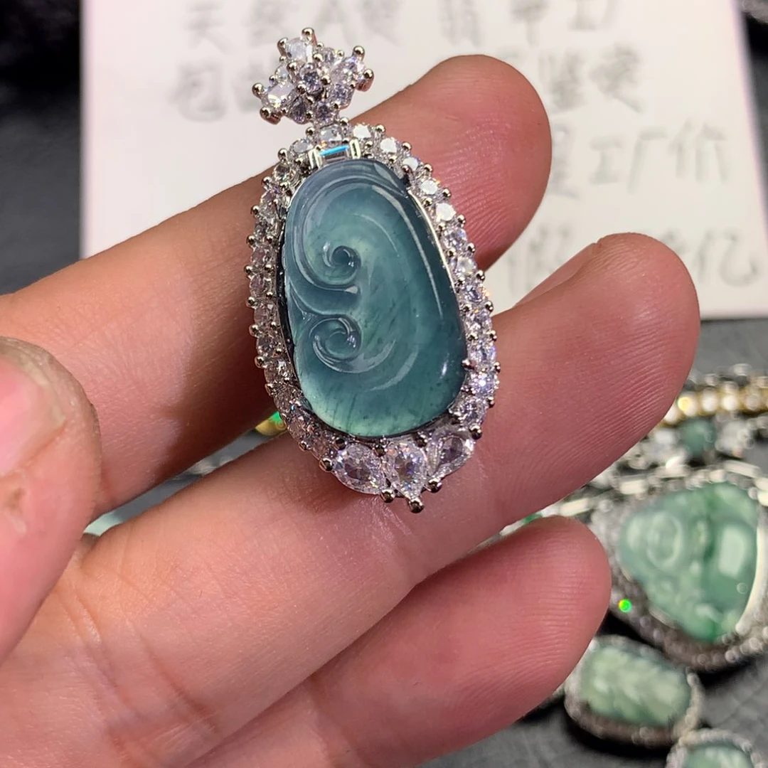 翡翠颈饰未镶嵌如意