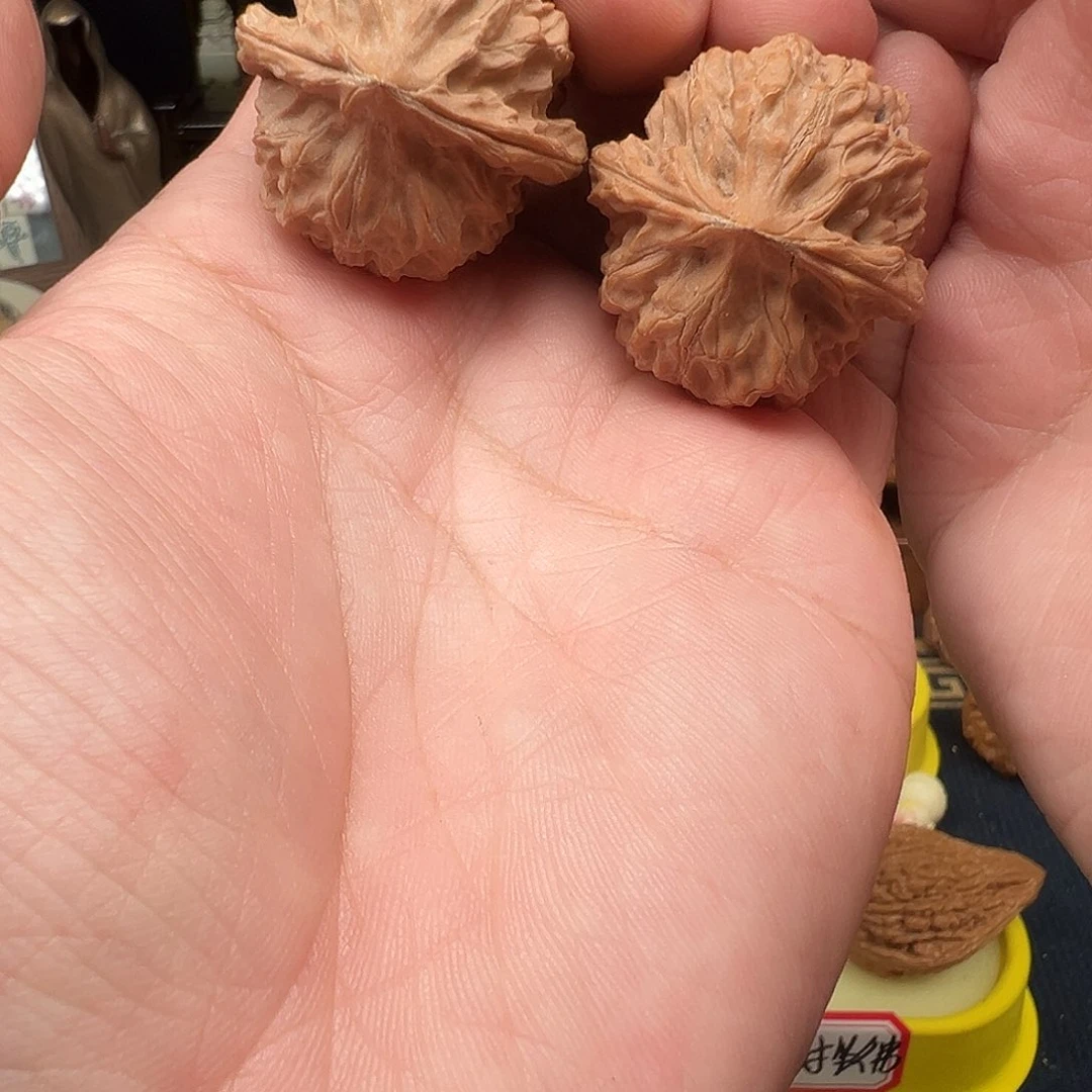 梁***L文玩核桃吊坠梁核桃