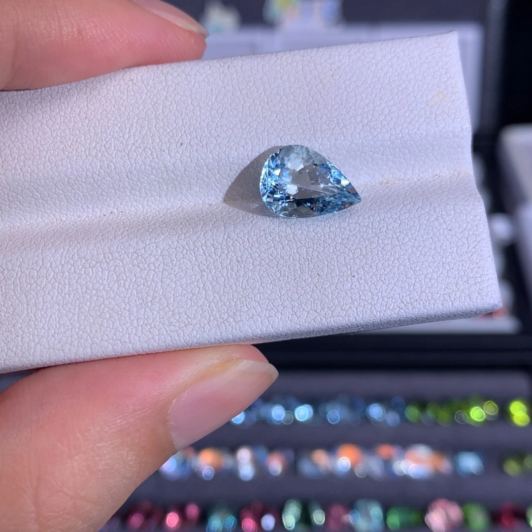 海蓝宝石笔搁未镶嵌2.745ct