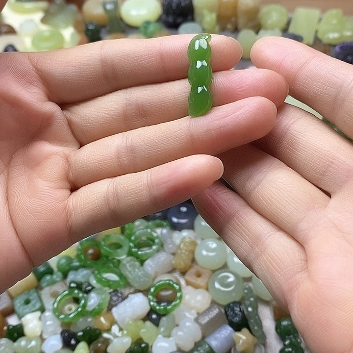 未镶嵌和田玉挂件豆子