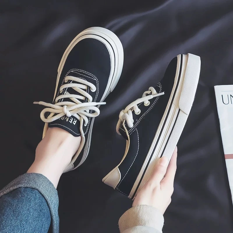人本正品帆布鞋新款女鞋低帮休闲板鞋韩版潮鞋学生板鞋系带春夏