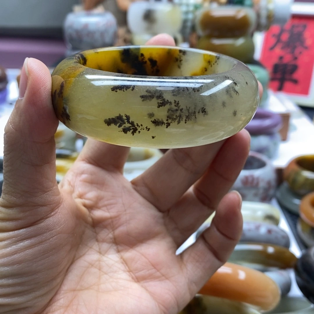 累****石英岩玉手镯未镶嵌