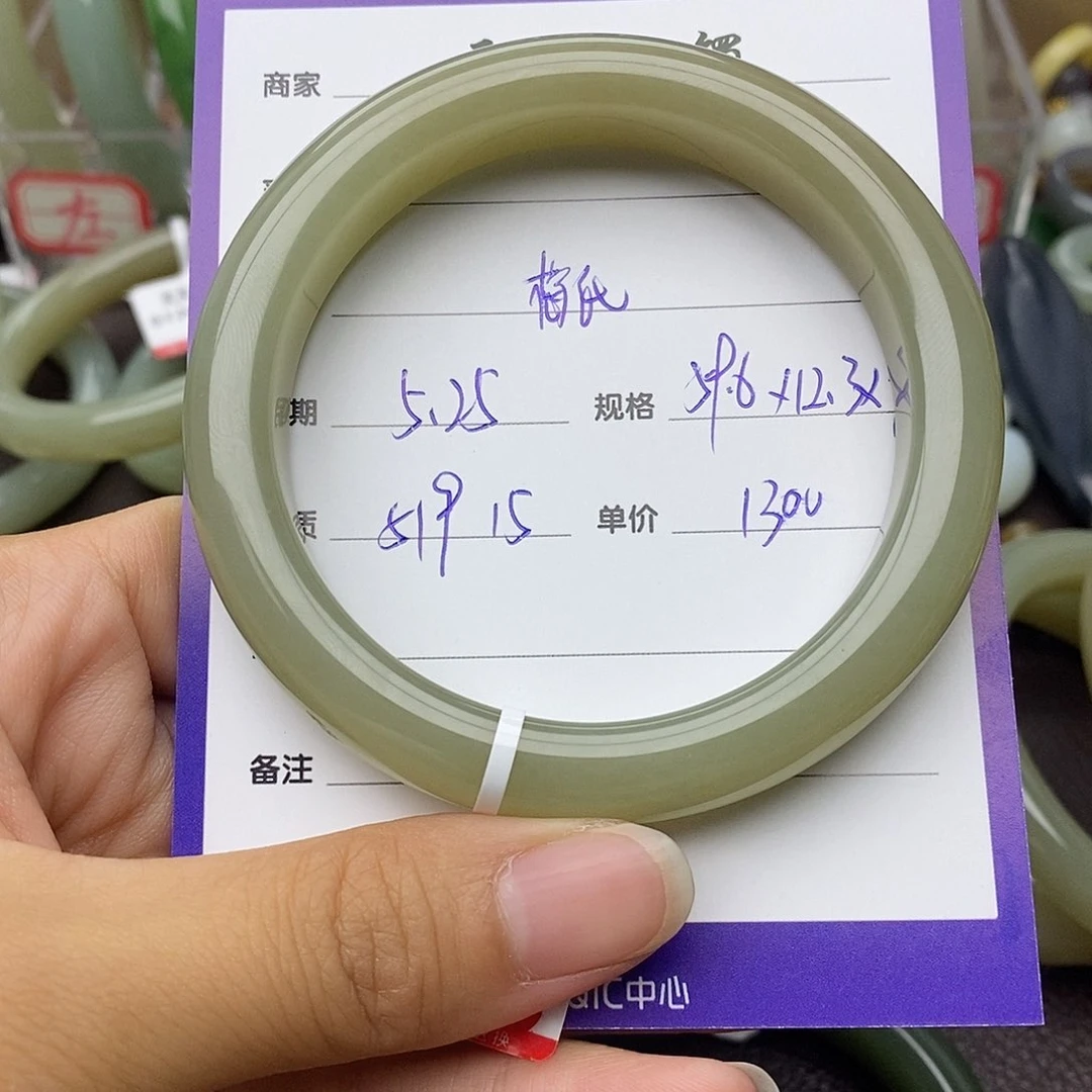 和田玉手镯未镶嵌梅**啡