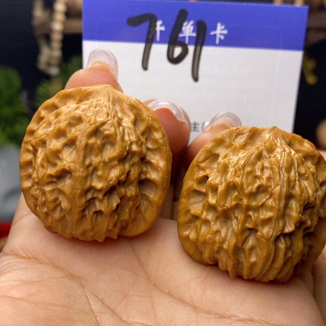 文玩核桃吊坠清水石。全品。边，36