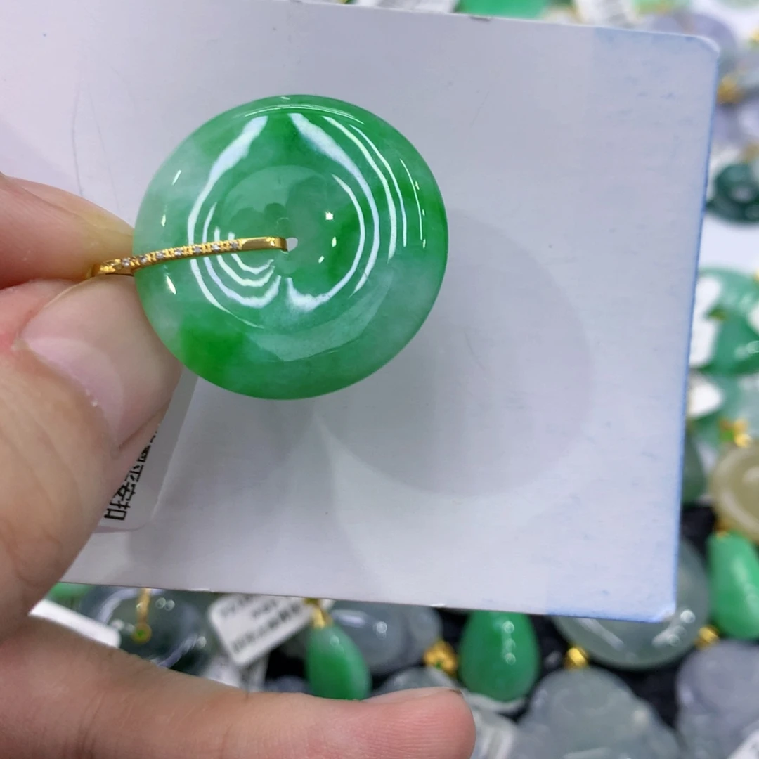 翡翠18K金镶嵌颈饰翡翠