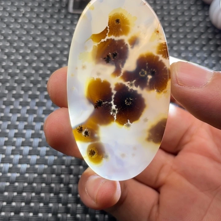 未镶嵌颈饰玛瑙/玉髓弓