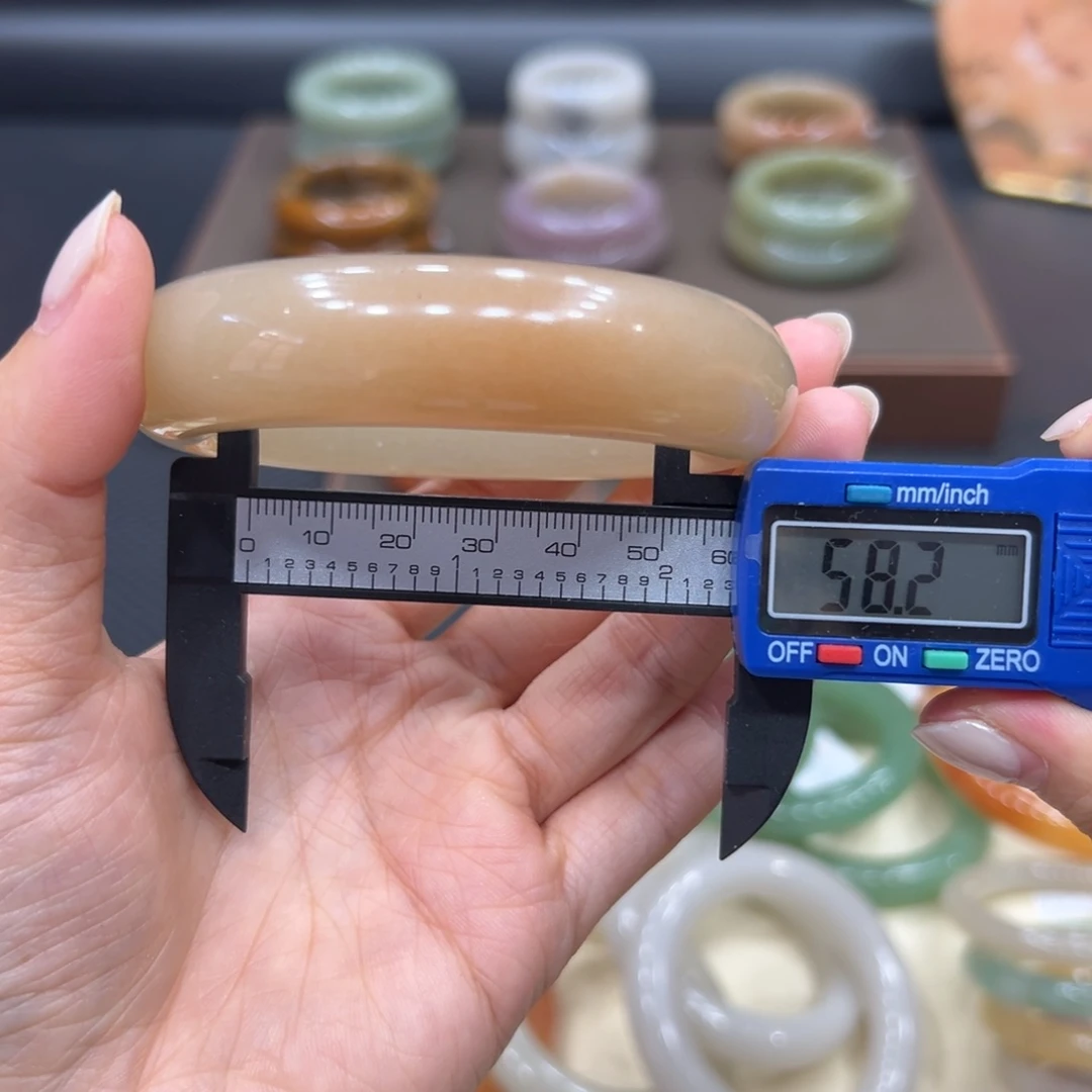 未镶嵌手镯石英质玉