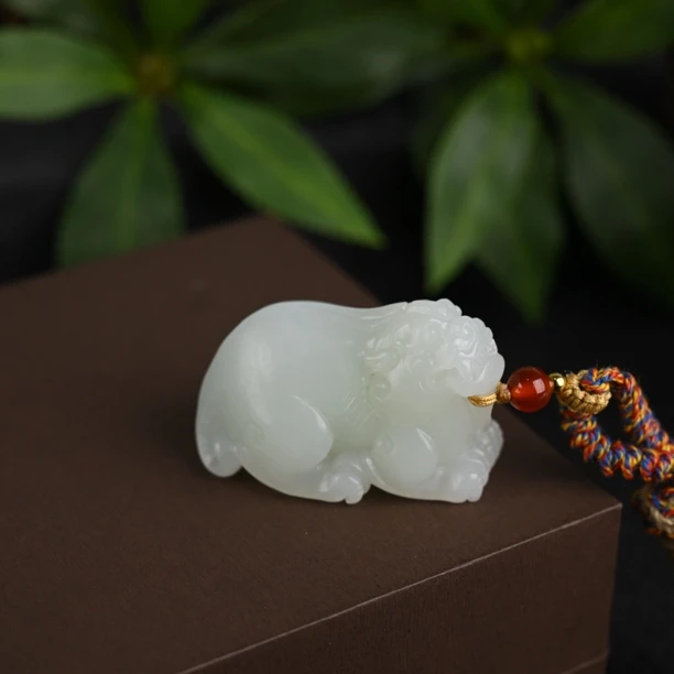 天然和田玉俄料貔貅挂件（WH3255）