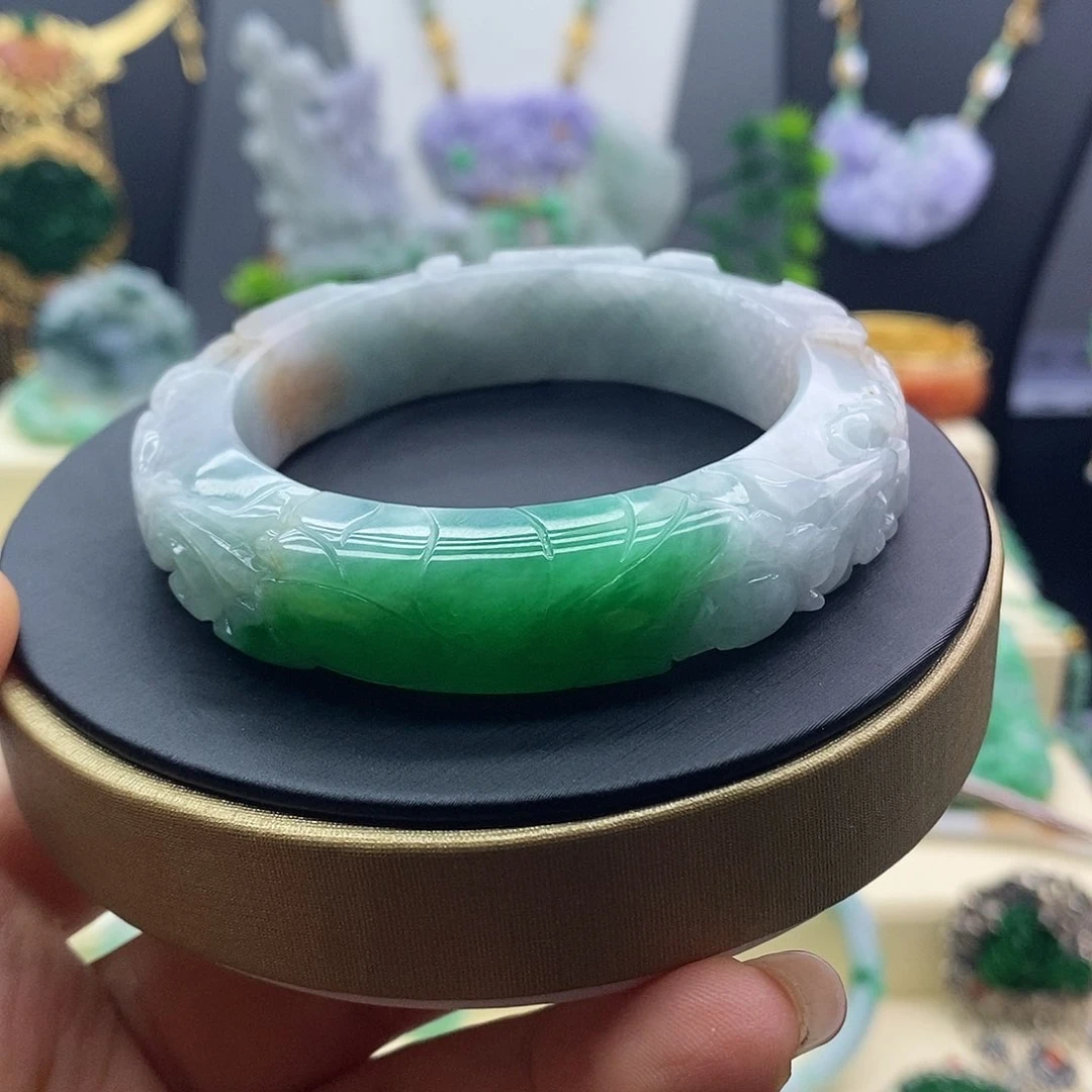 翡翠手镯未镶嵌三彩色套镯54