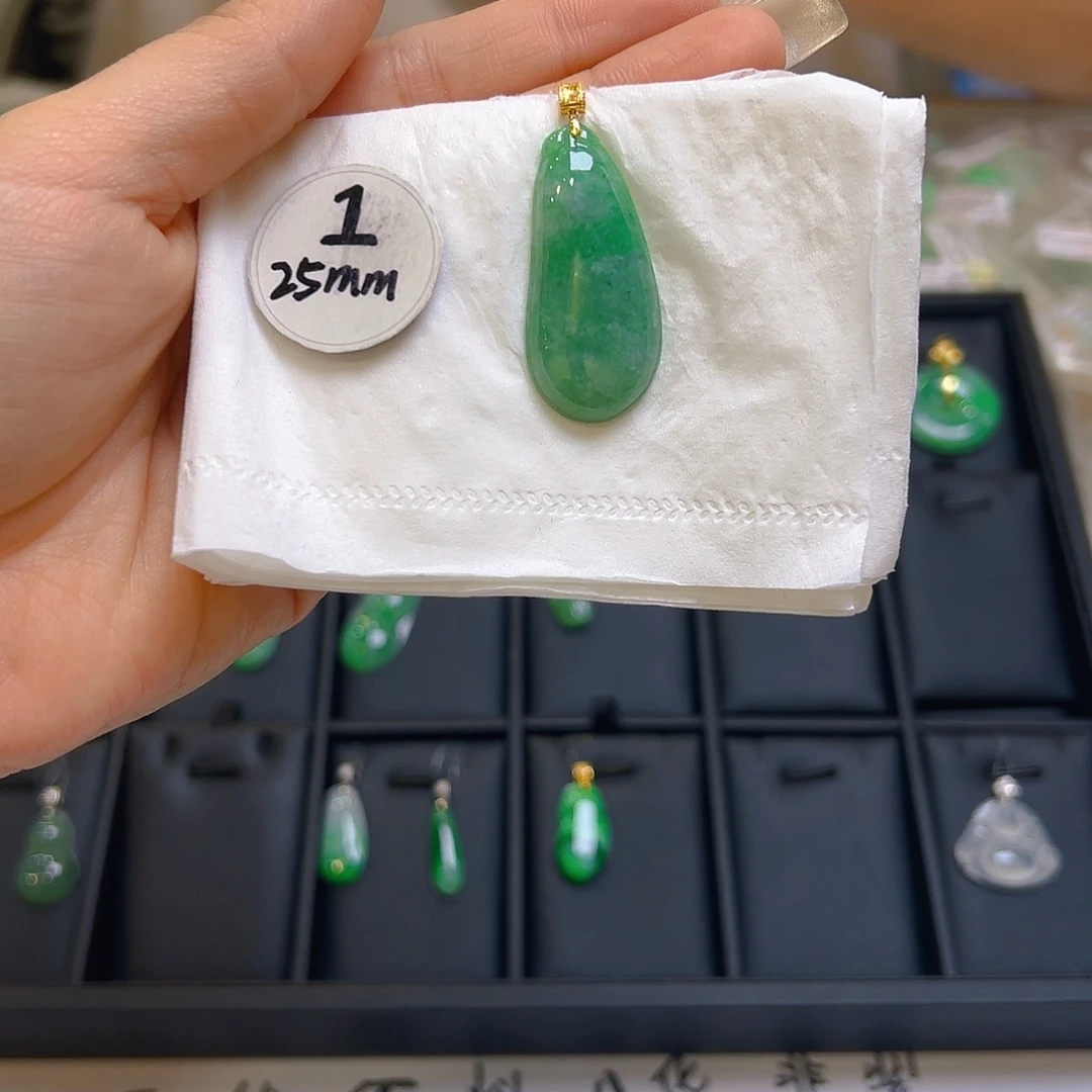 翡翠颈饰18K金镶嵌翡翠