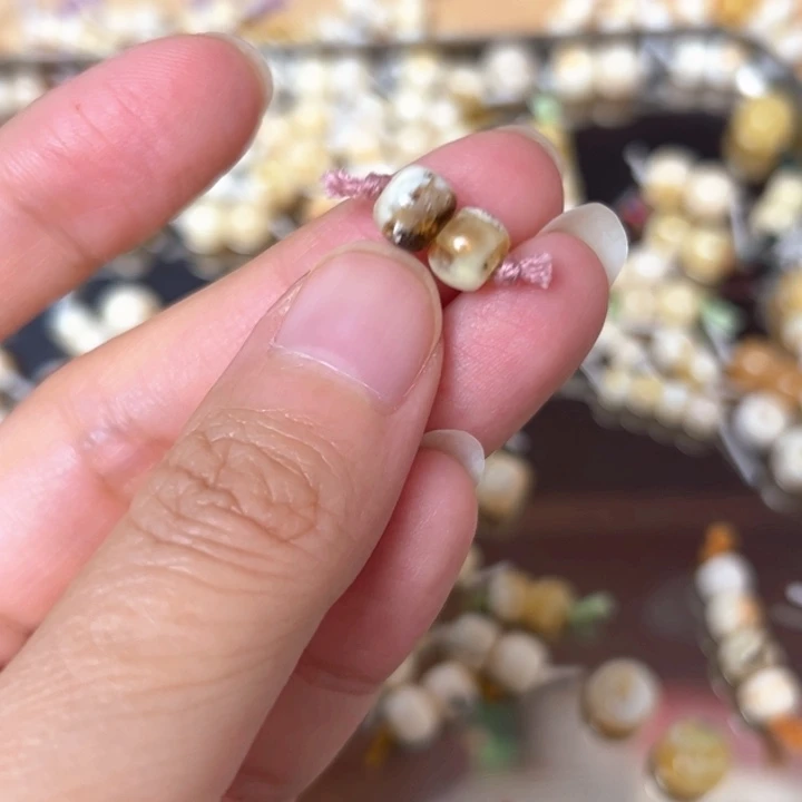 裸石蜜蜡未镶嵌6.9mm一对