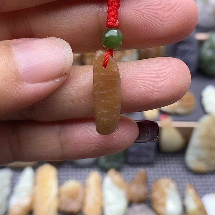 颈饰未镶嵌和田玉（糖玉）