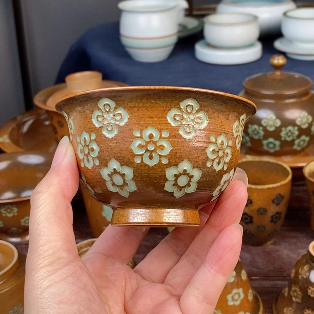 朱砂胎草木灰宝相花纹 压手杯 微瑕 