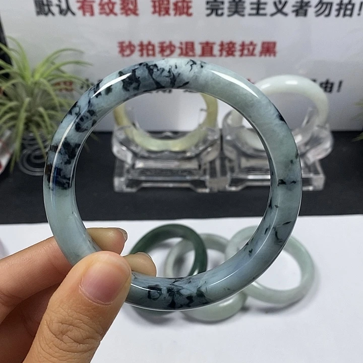 未镶嵌手镯翡翠24号。 59.2圈