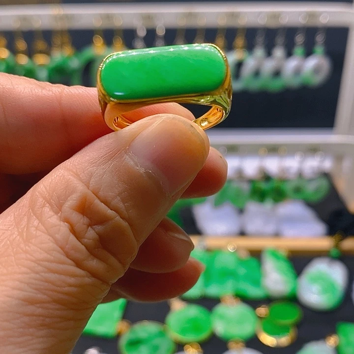 18K金镶嵌翡翠耳饰耳坠