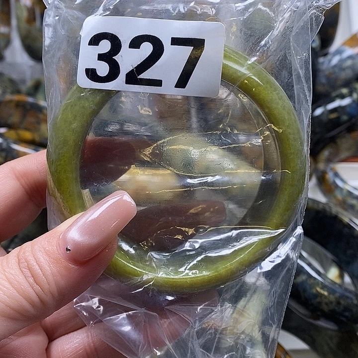 妖***儿蛇纹石玉未镶嵌手镯